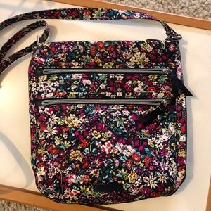 Vera Bradley Triple Zip Hipster in Itsy Ditsy